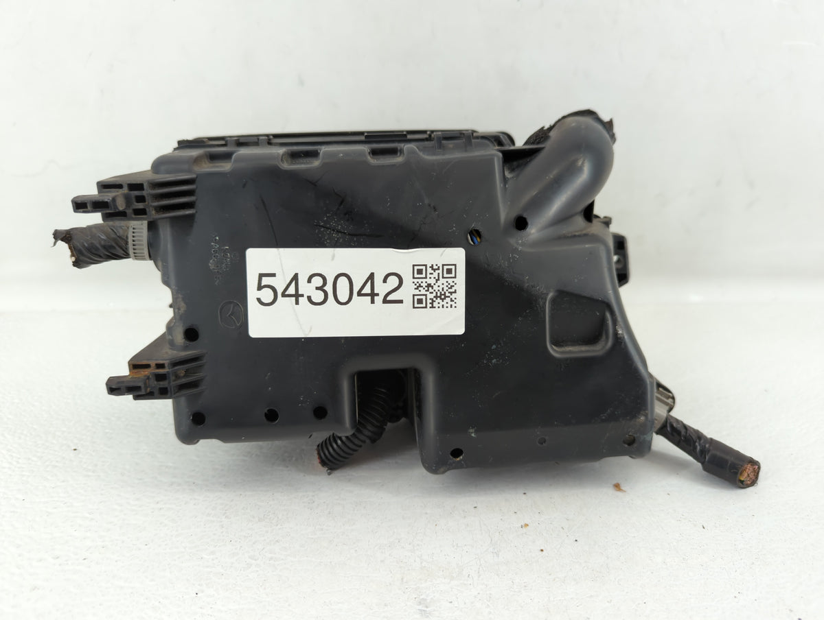2010-2011 Mazda 3 Fusebox Fuse Box Panel Relay Module P/N:BBM6-66761 BBM5-66761 Fits Fits 2010 2011 OEM Used Auto Parts - Oe