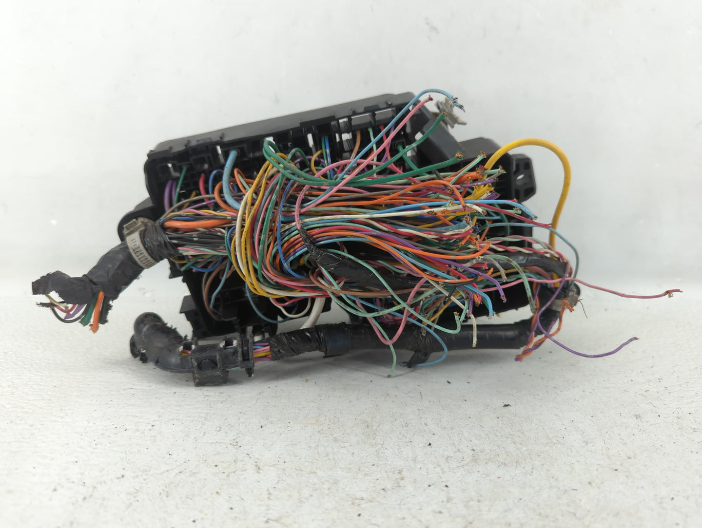 2011-2012 Mazda 3 Chassis Control Module Ccm Bcm Body Control - Oemusedautoparts1.com