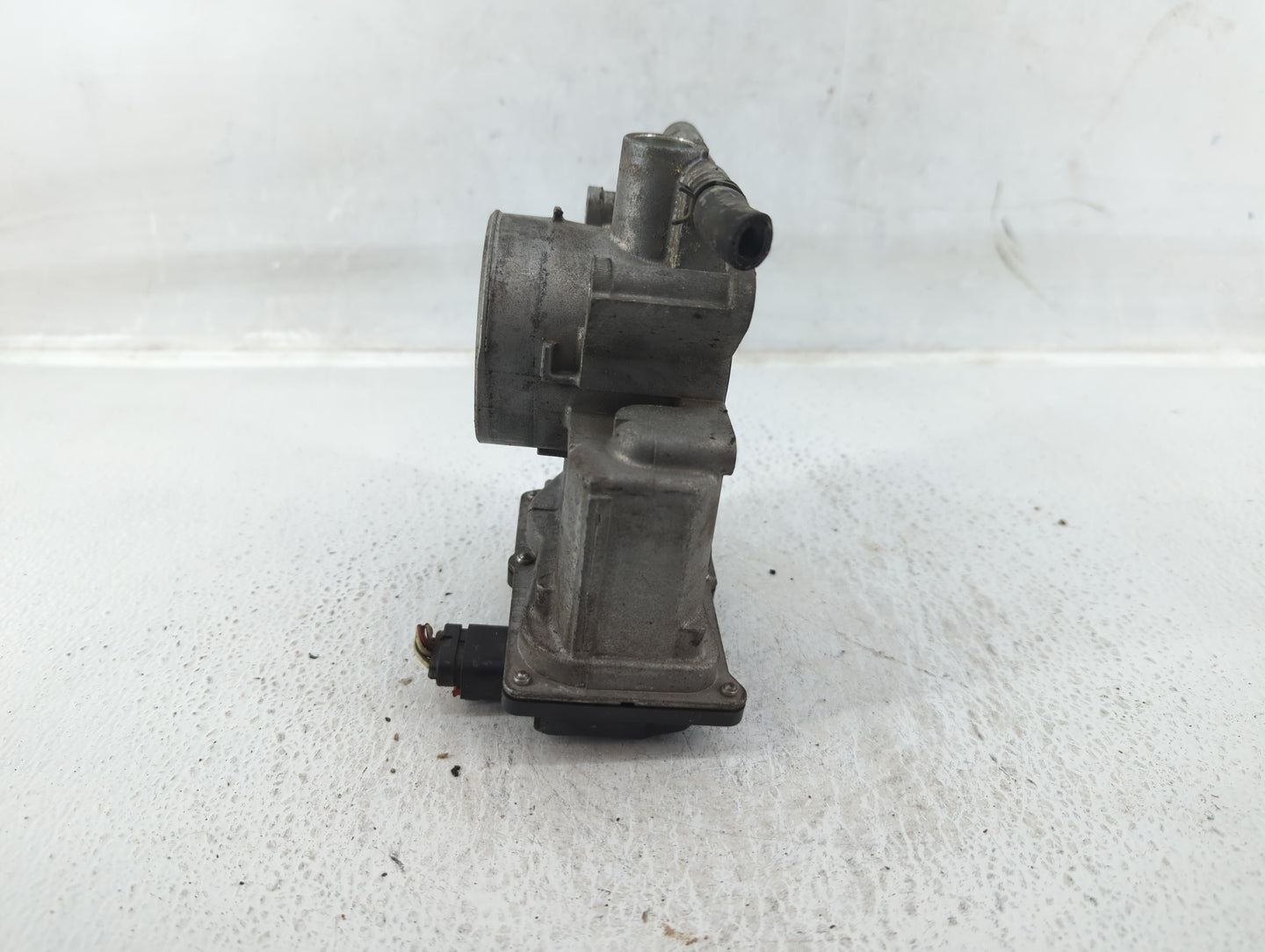 2006-2013 Mazda 3 Throttle Body P/N:L3R4 13 640 Fits Fits 2006 2007 2008 2009 2010 2011 2012 2013 OEM Used Auto Parts - Oemu