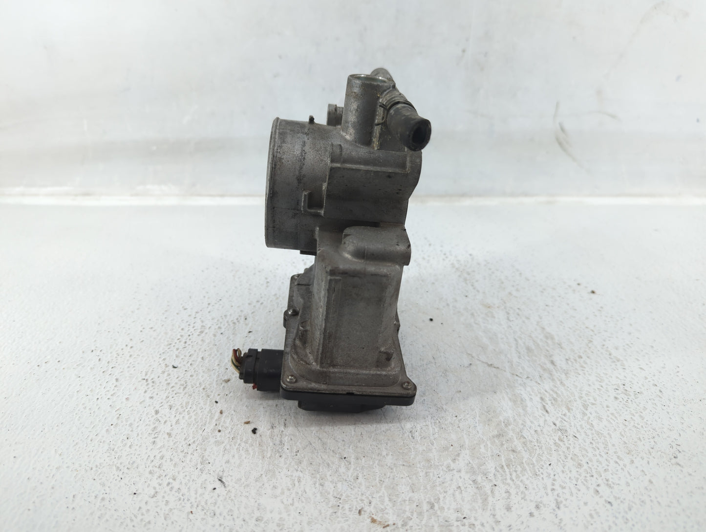 2006-2013 Mazda 3 Throttle Body P/N:L3R4 13 640 Fits Fits 2006 2007 2008 2009 2010 2011 2012 2013 OEM Used Auto Parts - Oemu
