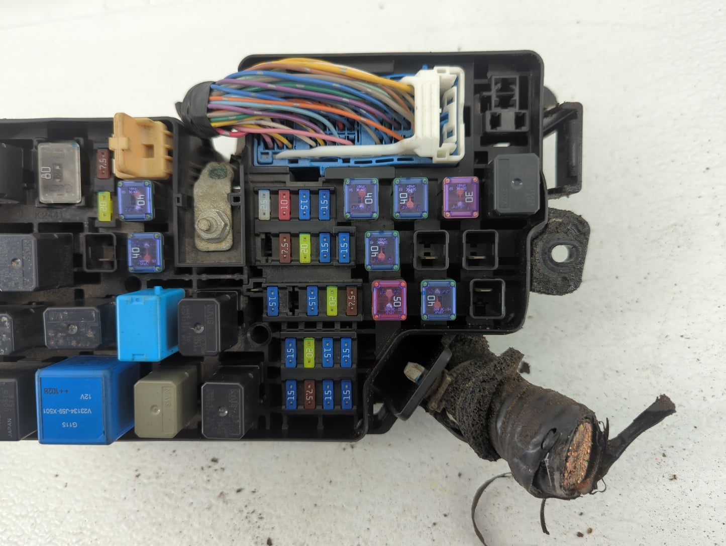 2011-2012 Mazda 3 Chassis Control Module Ccm Bcm Body Control - Oemusedautoparts1.com