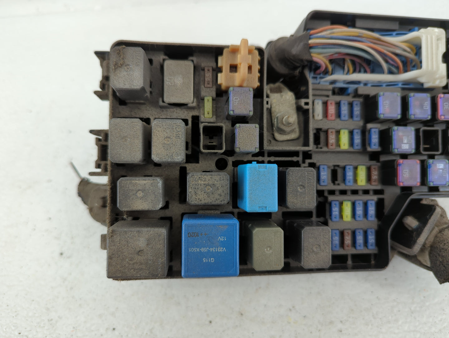 2011-2012 Mazda 3 Chassis Control Module Ccm Bcm Body Control - Oemusedautoparts1.com