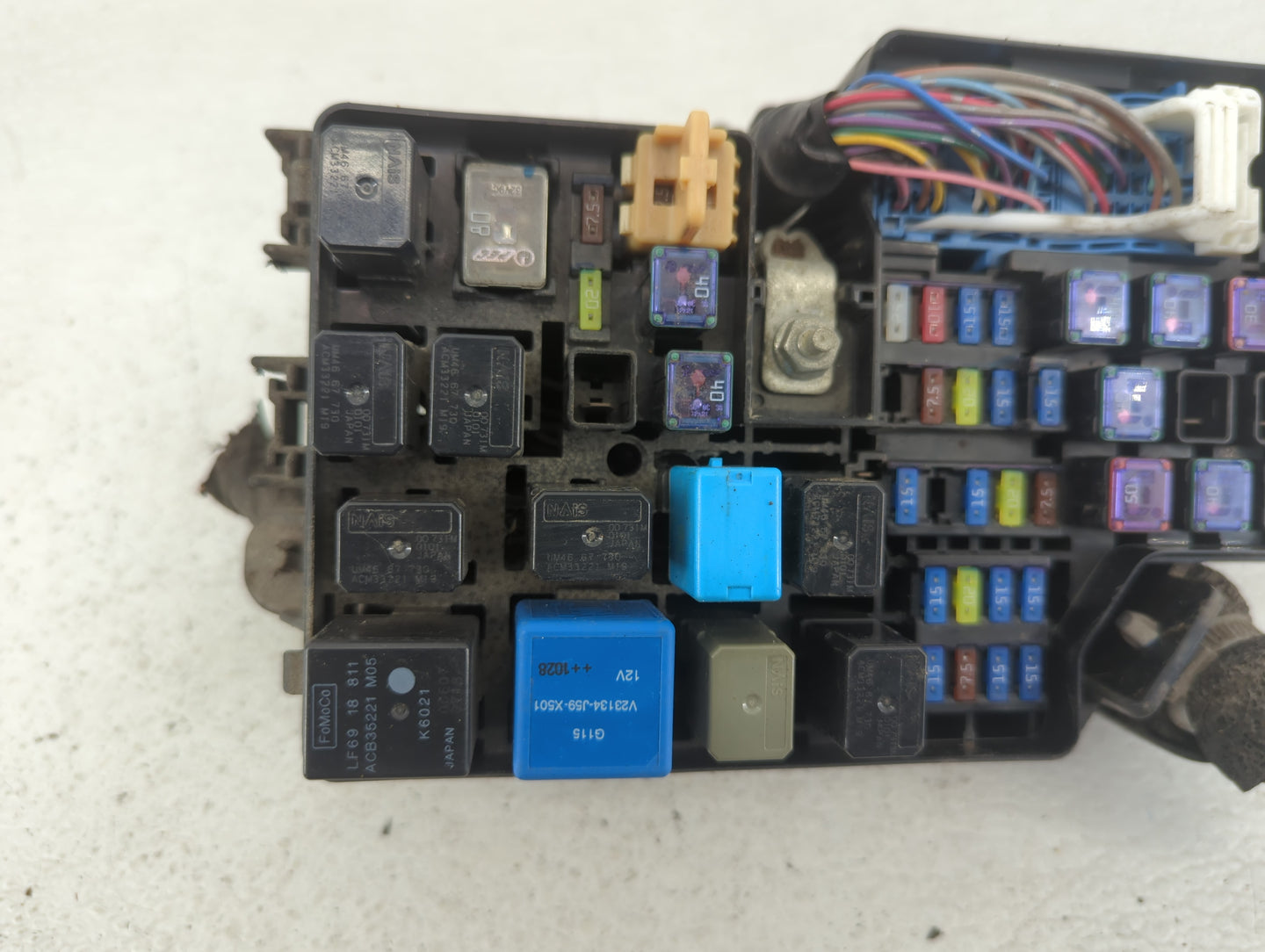 2010-2011 Mazda 3 Fusebox Fuse Box Panel Relay Module P/N:BBM6-66761 Fits Fits 2010 2011 OEM Used Auto Parts - Oemusedautopa
