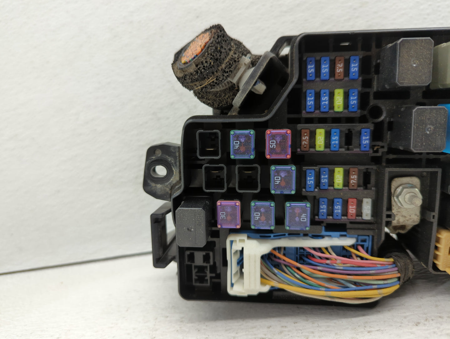 2011-2012 Mazda 3 Chassis Control Module Ccm Bcm Body Control - Oemusedautoparts1.com