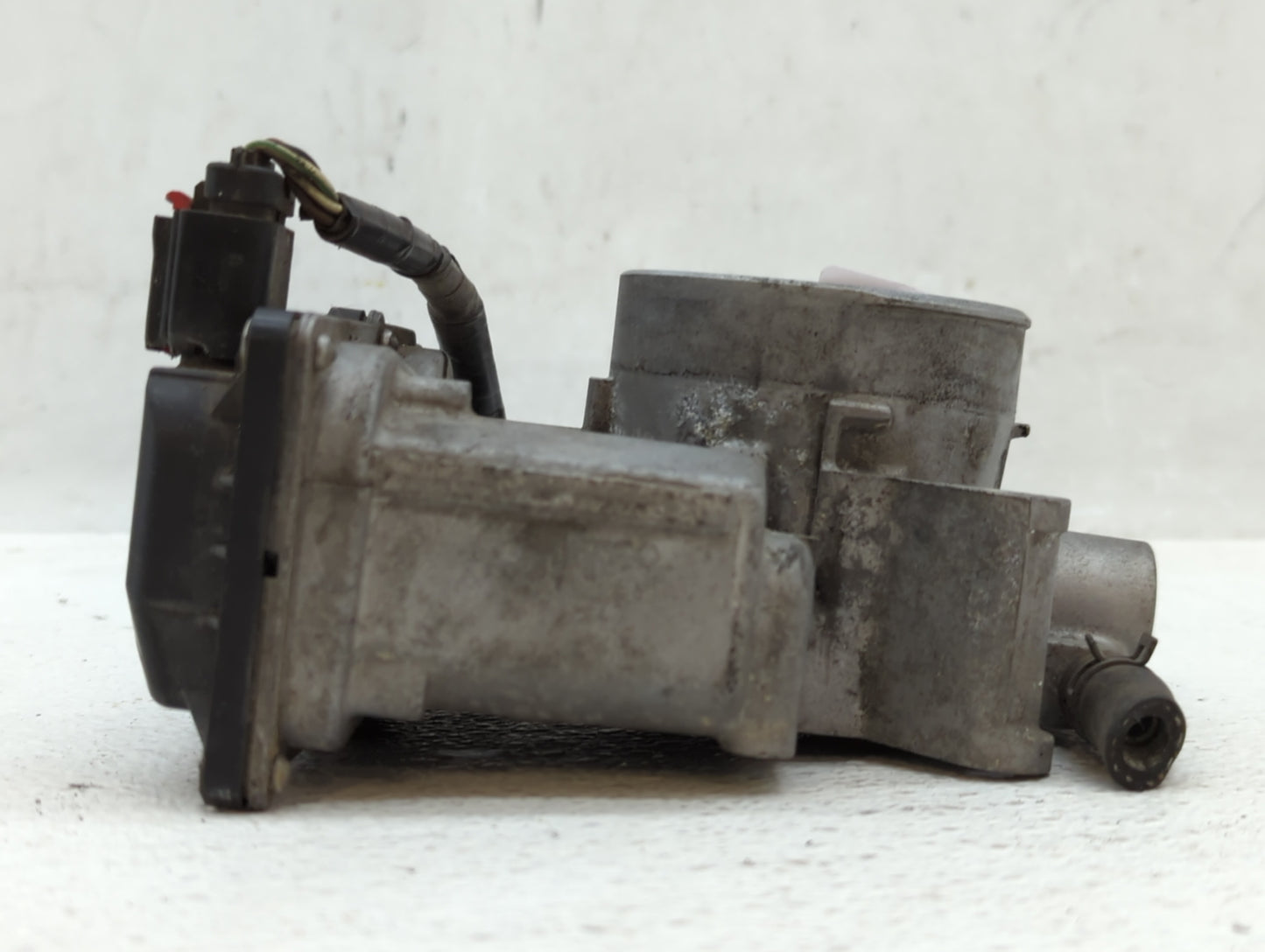 2006-2013 Mazda 3 Throttle Body P/N:6M8G-A Fits Fits 2006 2007 2008 2009 2010 2011 2012 2013 OEM Used Auto Parts - Oemusedau