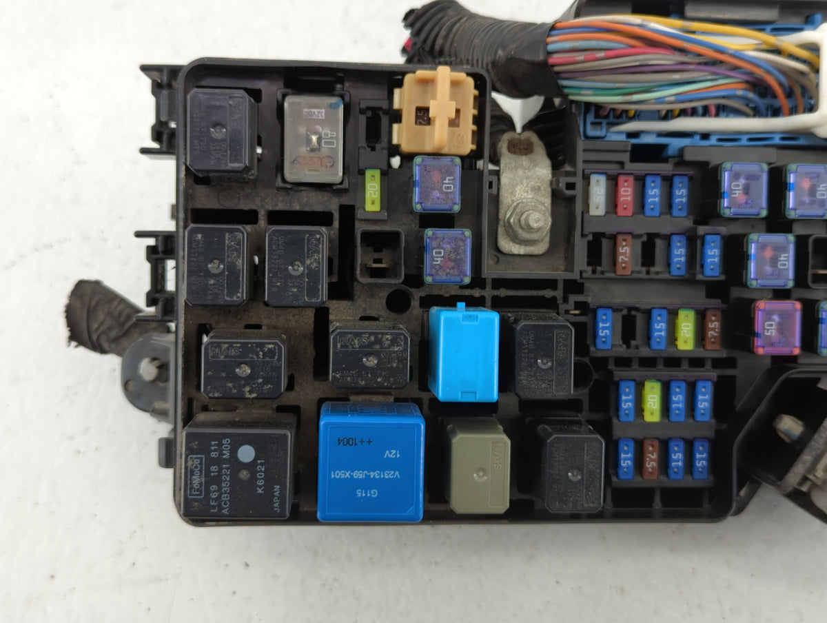 2010-2011 Mazda 3 Fusebox Fuse Box Panel Relay Module P/N:BBM6-66761 Fits Fits 2010 2011 OEM Used Auto Parts - Oemusedautopa