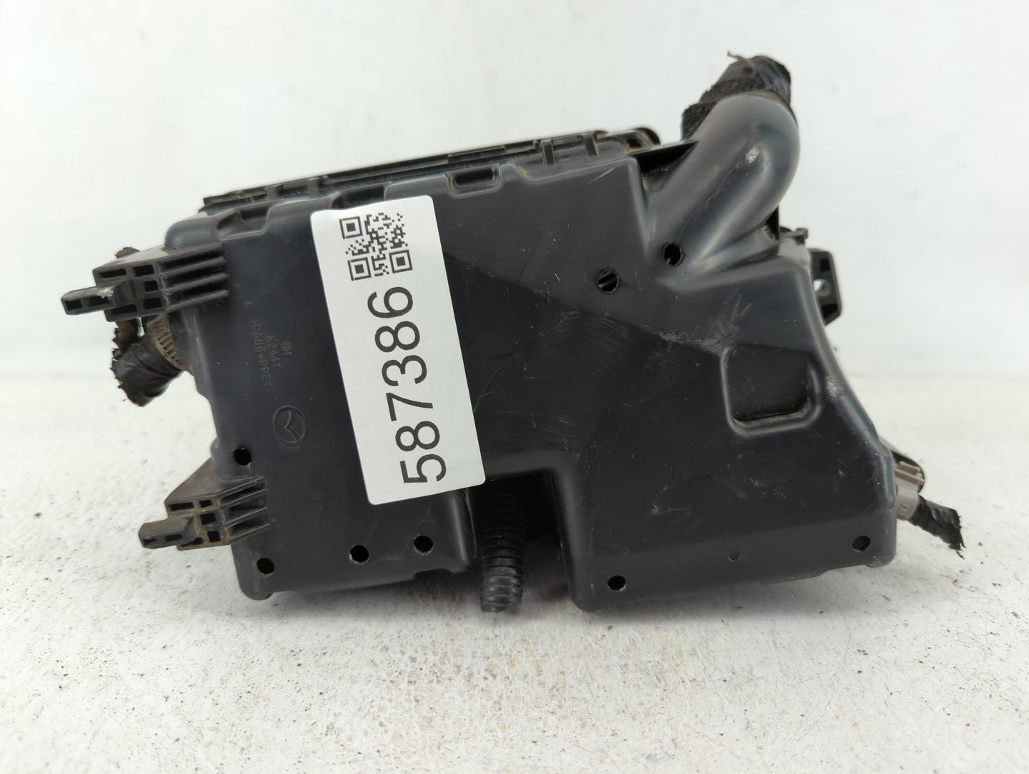 2011 Mazda 3 Fusebox Fuse Box Panel Relay Module P/N:BBM6-66761 Fits OEM Used Auto Parts - Oemusedautoparts1.com