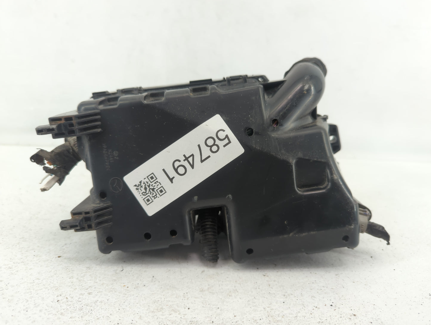 2011 Mazda 3 Fusebox Fuse Box Panel Relay Module P/N:BBM6-66761 Fits OEM Used Auto Parts - Oemusedautoparts1.com
