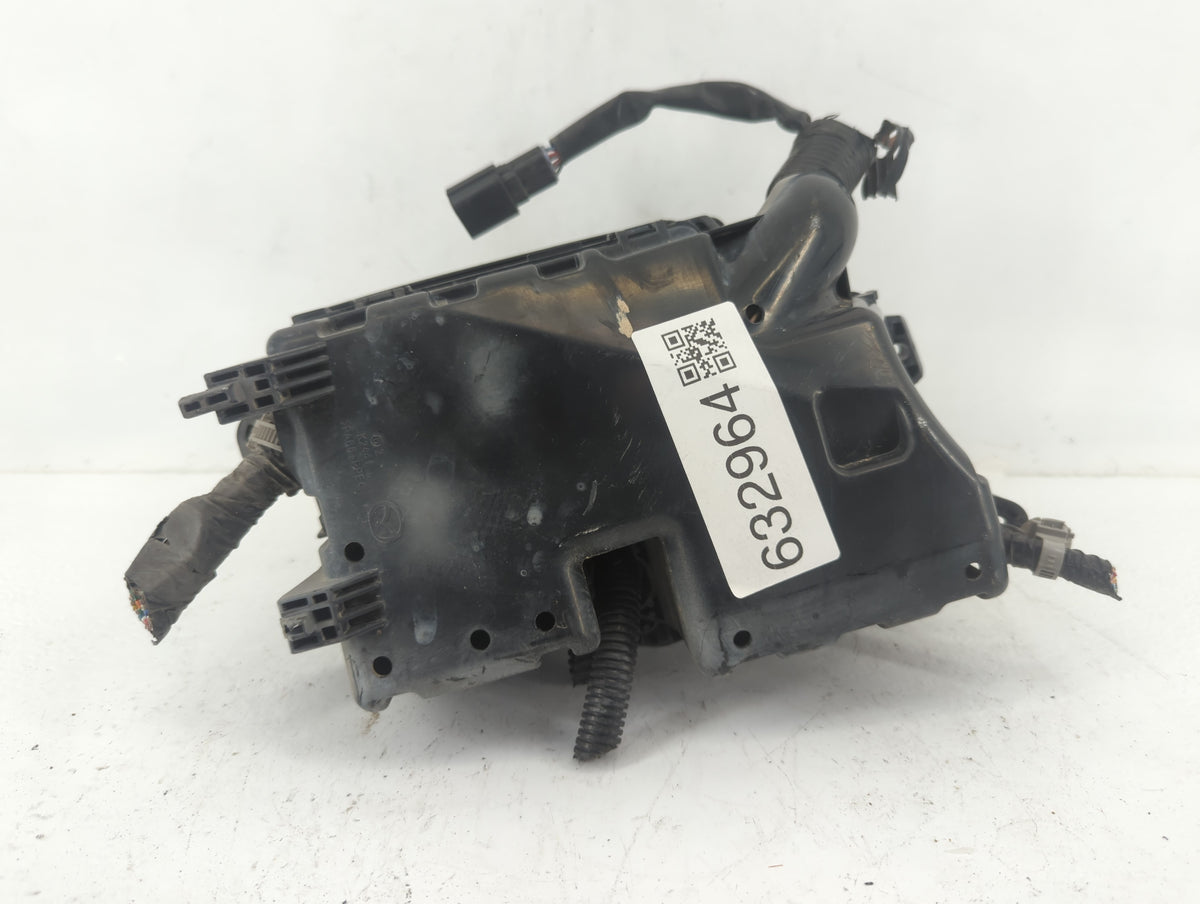 2010-2011 Mazda 3 Fusebox Fuse Box Panel Relay Module P/N:BBM6-66761 Fits Fits 2010 2011 OEM Used Auto Parts - Oemusedautopa