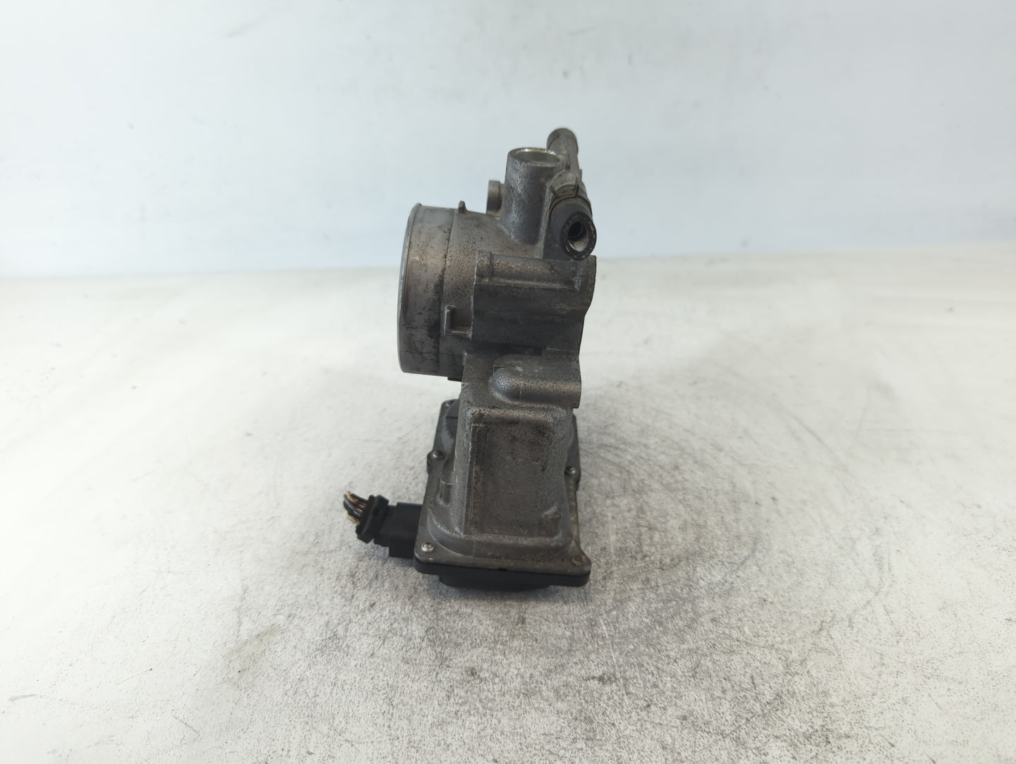 2006-2013 Mazda 3 Throttle Body P/N:L3R4 13 640 Fits Fits 2006 2007 2008 2009 2010 2011 2012 2013 OEM Used Auto Parts - Oemu