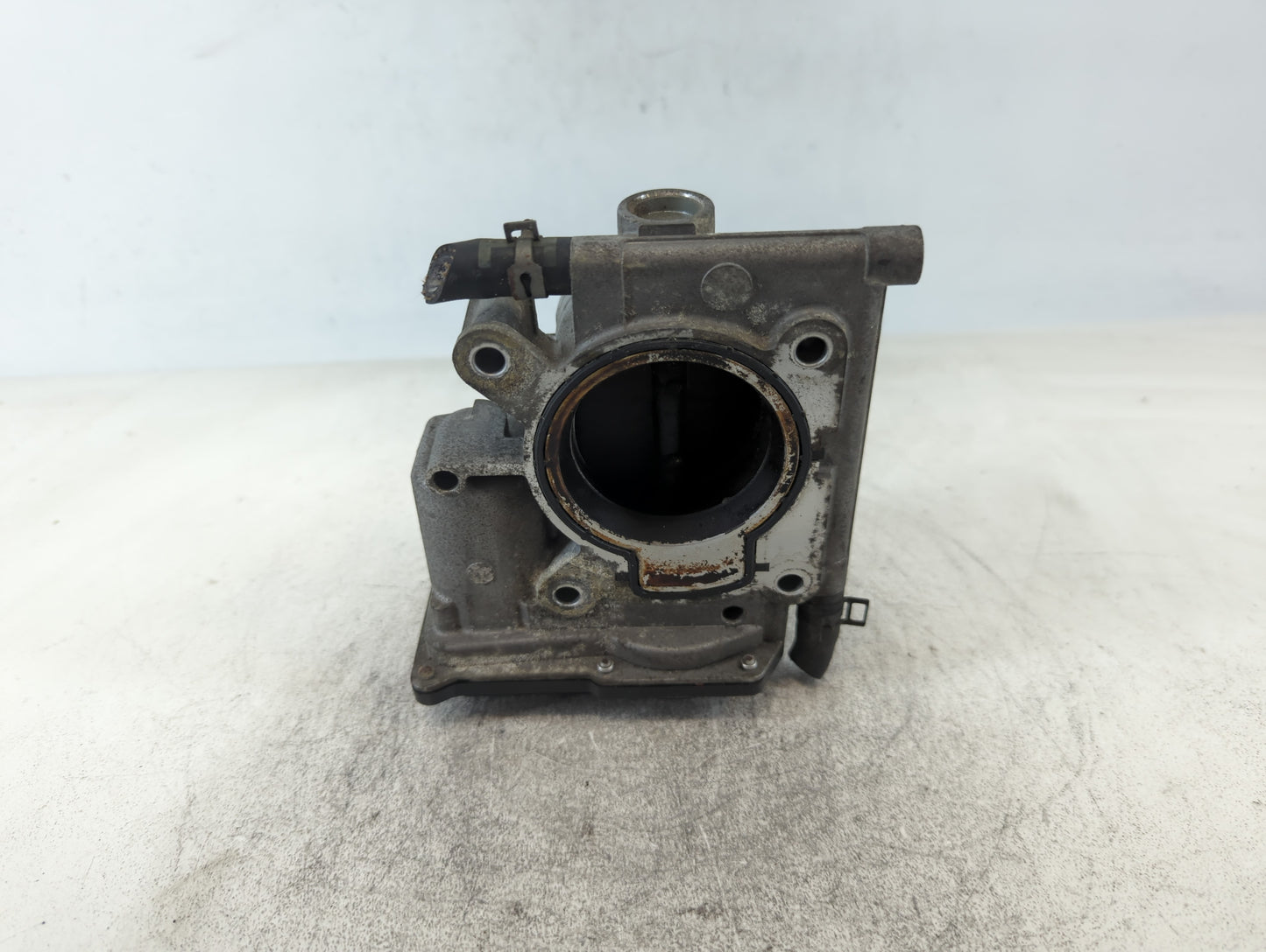 2006-2013 Mazda 3 Throttle Body P/N:L3R4 13 640 Fits Fits 2006 2007 2008 2009 2010 2011 2012 2013 OEM Used Auto Parts - Oemu