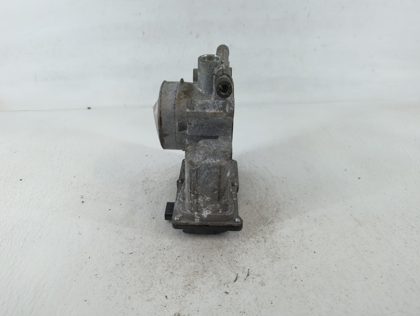 2006-2013 Mazda 3 Throttle Body P/N:L3R4 13 640 Fits Fits 2006 2007 2008 2009 2010 2011 2012 2013 OEM Used Auto Parts - Oemu