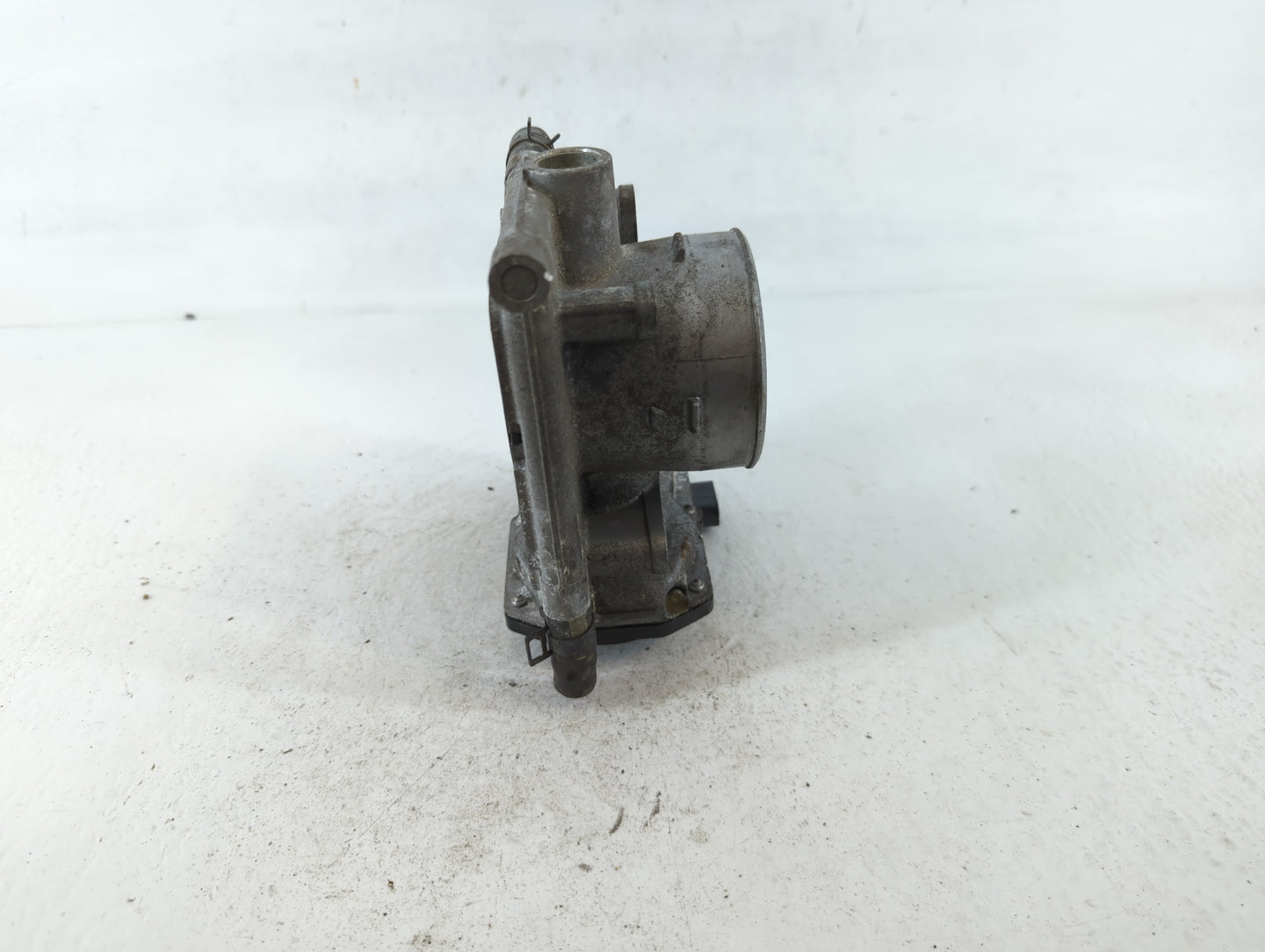 2006-2013 Mazda 3 Throttle Body P/N:L3R4 13 640 Fits Fits 2006 2007 2008 2009 2010 2011 2012 2013 OEM Used Auto Parts - Oemu