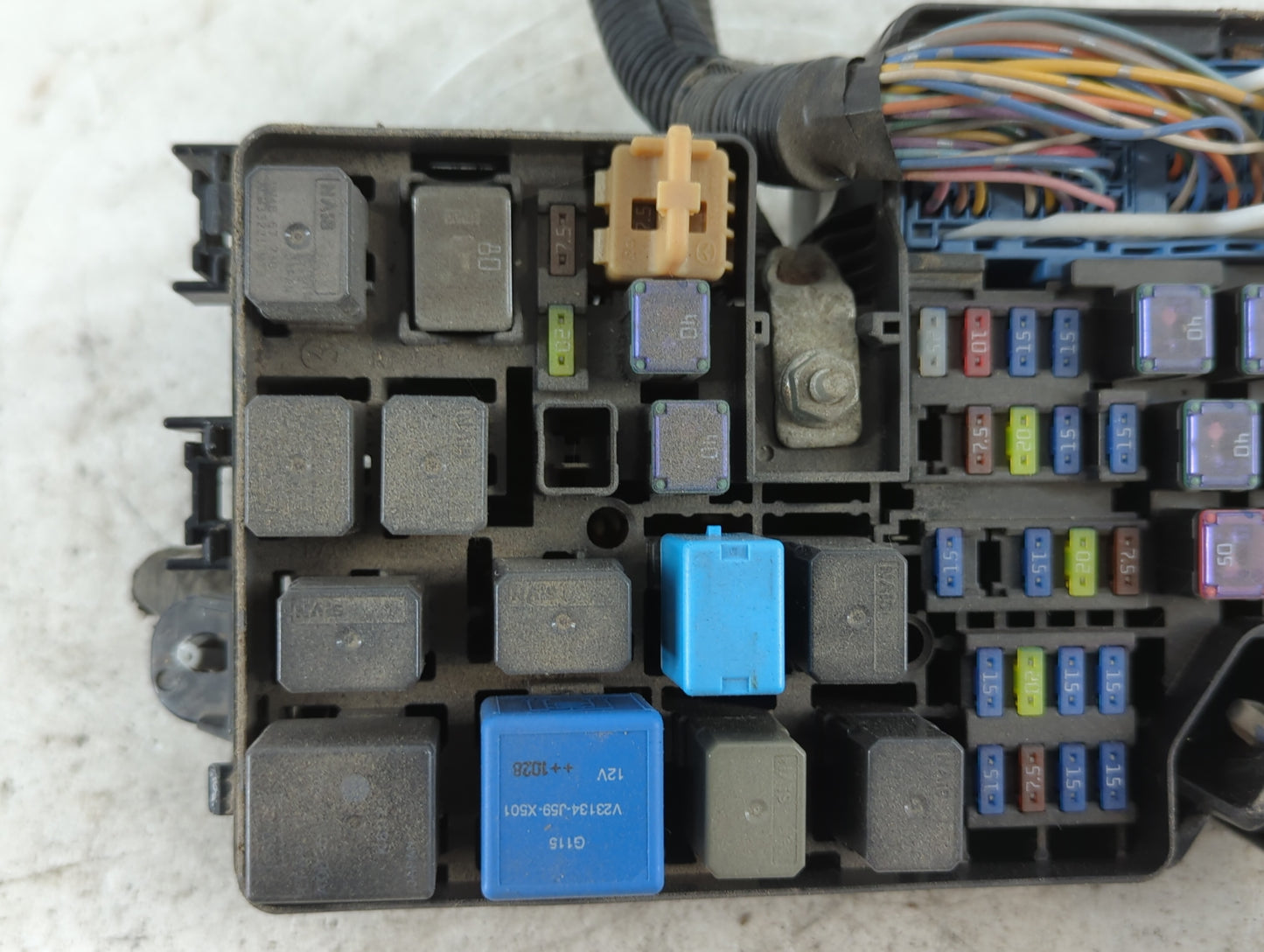2011 Mazda 3 Fusebox Fuse Box Panel Relay Module P/N:BBM6-66761 Fits OEM Used Auto Parts - Oemusedautoparts1.com