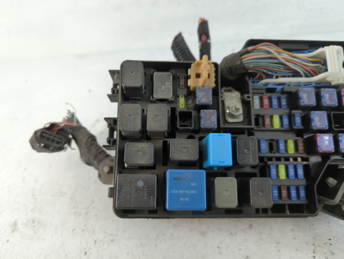 2011 Mazda 3 Fusebox Fuse Box Panel Relay Module P/N:BBM6-66761 Fits OEM Used Auto Parts - Oemusedautoparts1.com