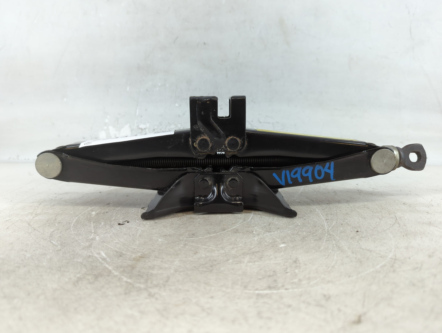 2011 Mazda 3 Spare Scissor Car Jack 774444 - Oemusedautoparts1.com