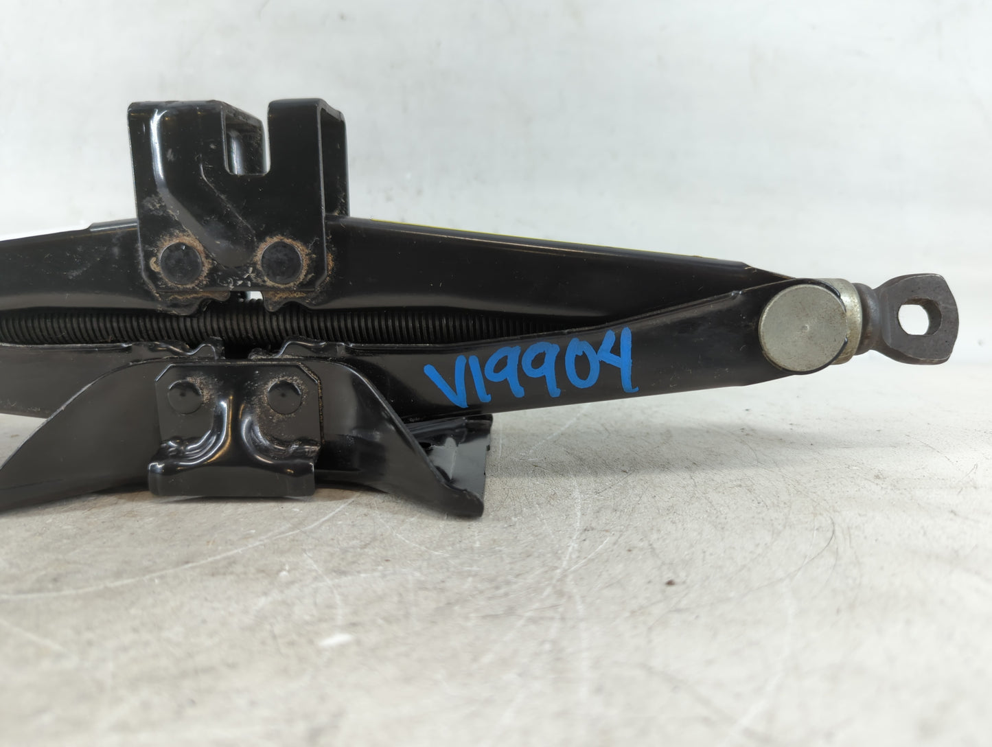 2011 Mazda 3 Spare Scissor Car Jack 774444 - Oemusedautoparts1.com