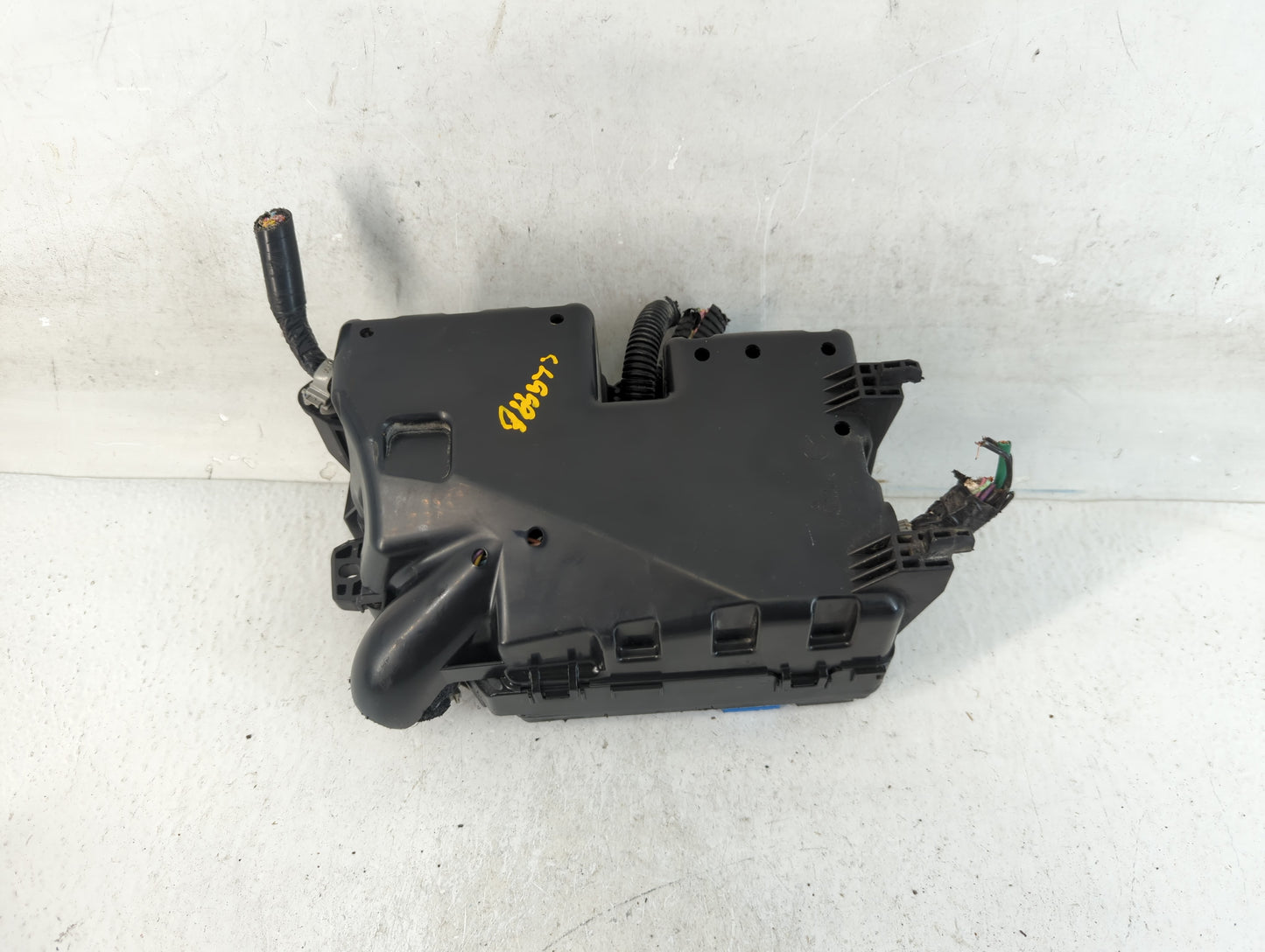 2011 Mazda 3 Fusebox Fuse Box Panel Relay Module P/N:BBM6-66761 Fits OEM Used Auto Parts - Oemusedautoparts1.com