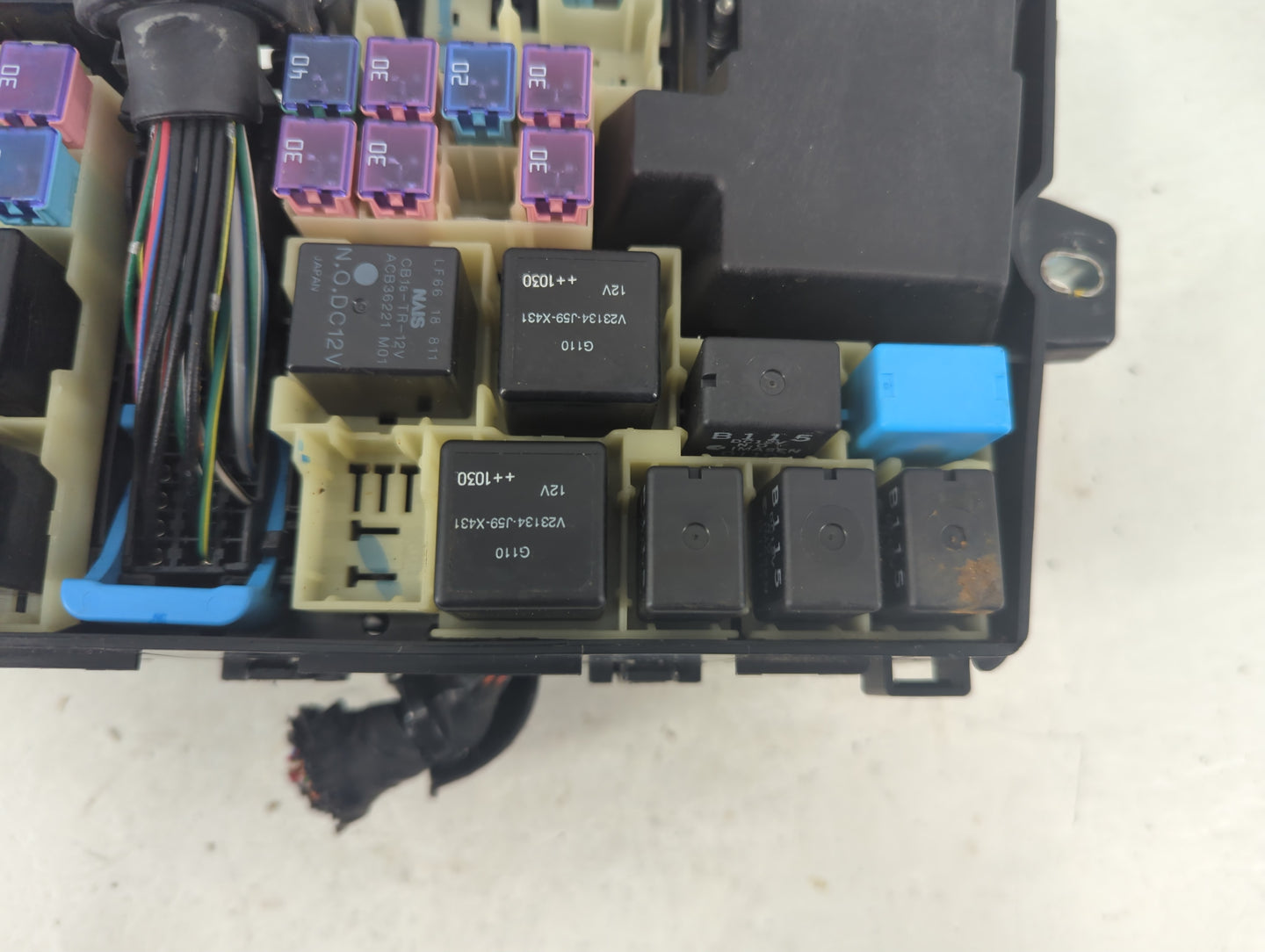 2010-2012 Mazda Cx-7 Fusebox Fuse Box Panel Relay Module P/N:EG21-66767 Fits Fits 2010 2011 2012 OEM Used Auto Parts - Oemus