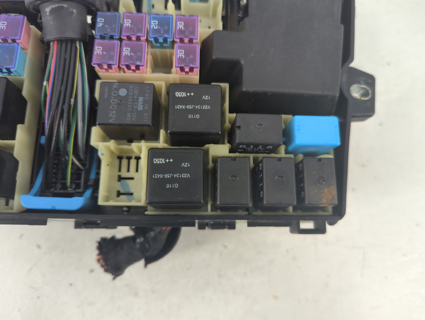 2010-2012 Mazda Cx-7 Fusebox Fuse Box Panel Relay Module P/N:EG21-66767 Fits Fits 2010 2011 2012 OEM Used Auto Parts - Oemus