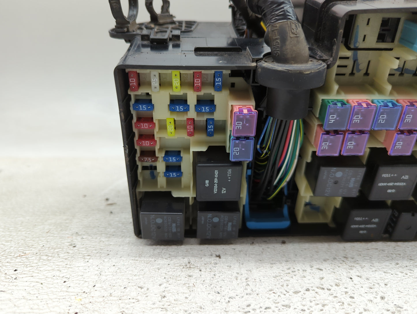 2010-2012 Mazda Cx-7 Fusebox Fuse Box Panel Relay Module P/N:EH44-66761B Fits Fits 2010 2011 2012 OEM Used Auto Parts - Oemu