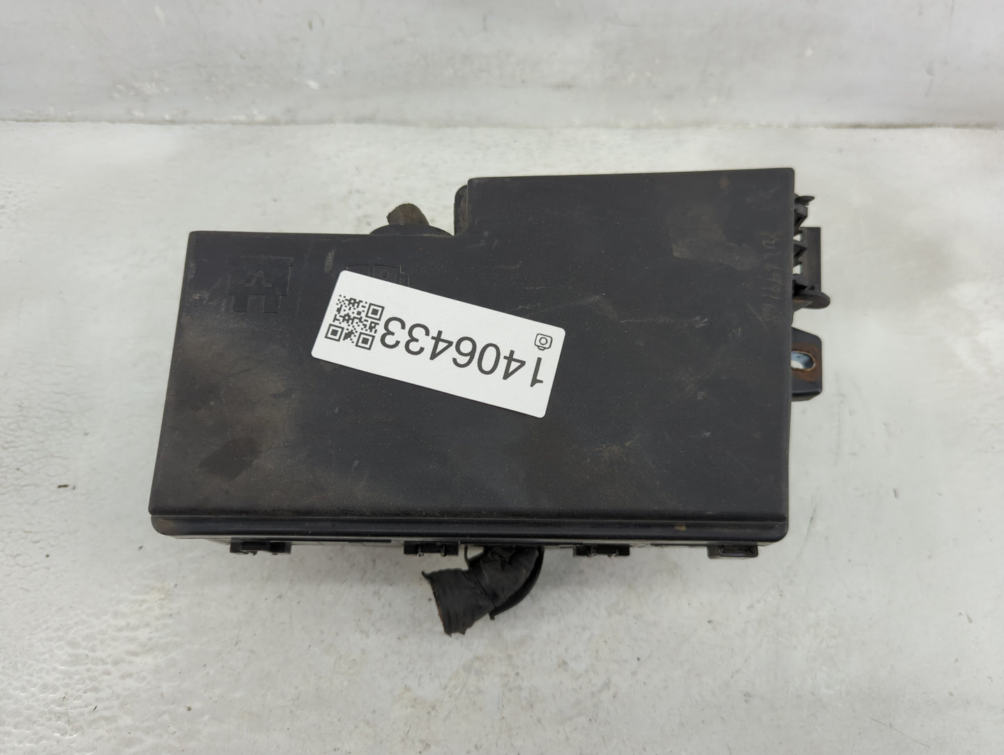 2010-2012 Mazda Cx-7 Fusebox Fuse Box Panel Relay Module P/N:EG21-66767 EH44-66761B Fits Fits 2010 2011 2012 OEM Used Auto P