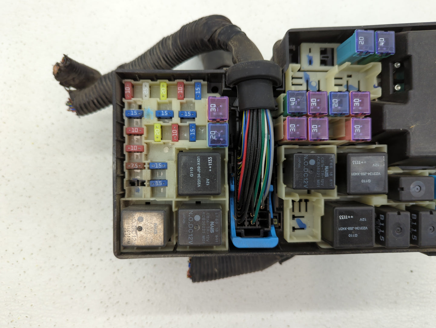 2010-2012 Mazda Cx-7 Fusebox Fuse Box Panel Relay Module P/N:EG23-66765 EG21-66767 Fits Fits 2010 2011 2012 OEM Used Auto Pa