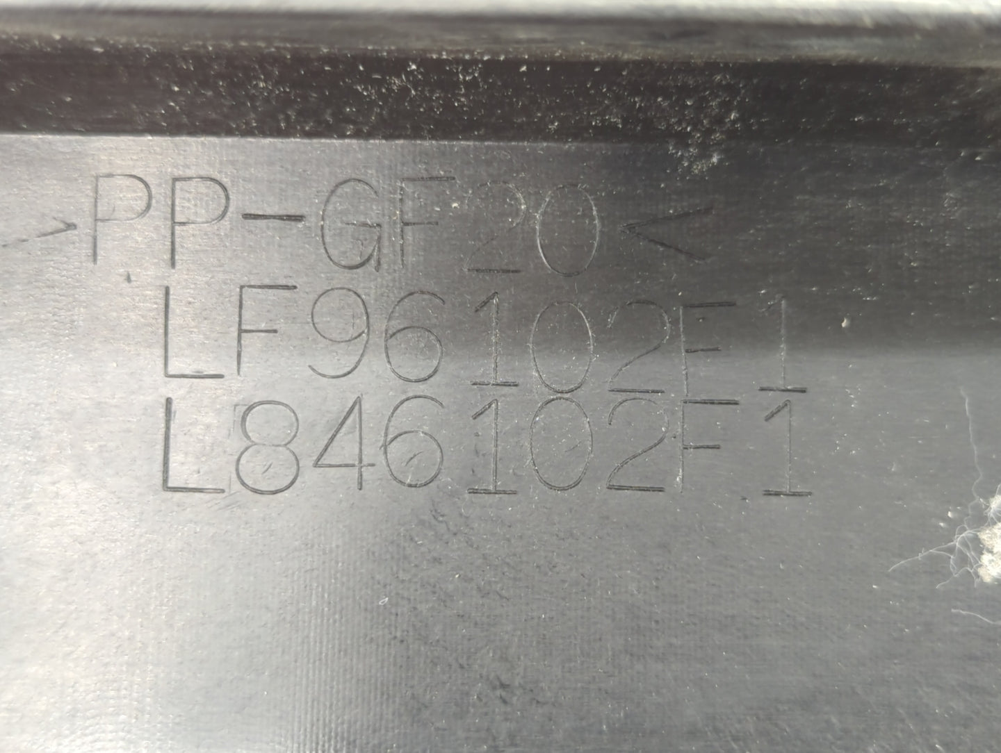 2011 Mazda Cx-7 Engine Cover - Oemusedautoparts1.com