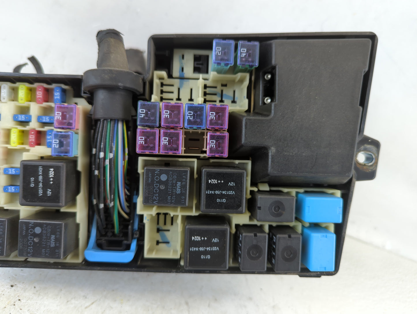 2010-2012 Mazda Cx-7 Fusebox Fuse Box Panel Relay Module P/N:2B0L Y010F EG23-66765 Fits Fits 2010 2011 2012 OEM Used Auto Pa