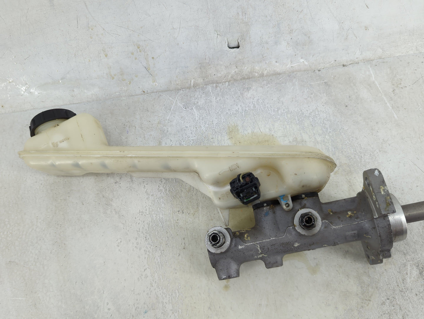 Mazda Cx9 Brake Master Cylinder 1490522 - Oemusedautoparts1.com