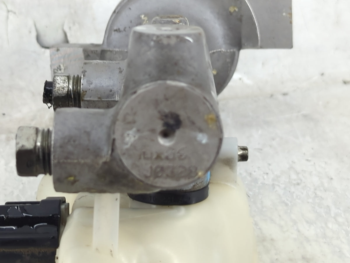 Mazda Cx9 Brake Master Cylinder 1490522 - Oemusedautoparts1.com