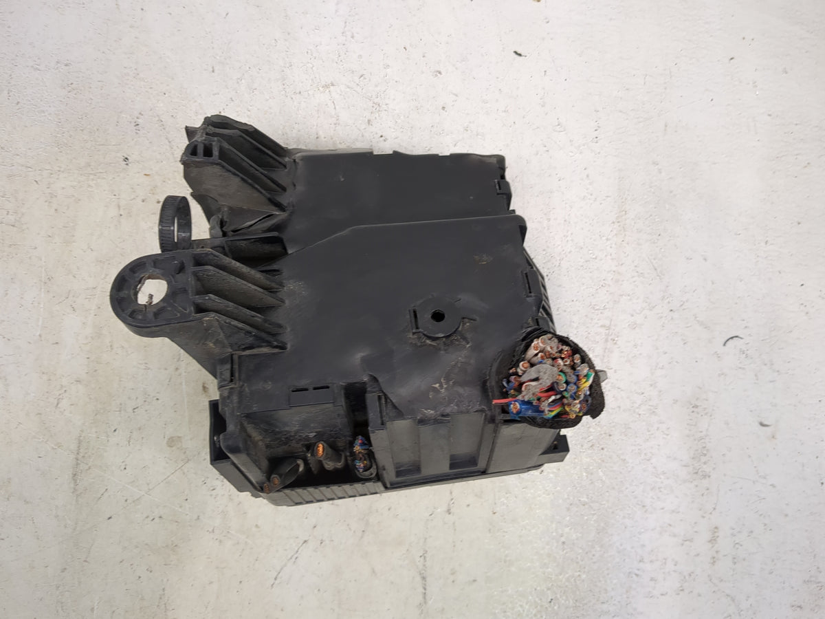 2011 Mazda Cx9 Fusebox Fuse Box Panel Relay Module Fits OEM Used Auto Parts - Oemusedautoparts1.com