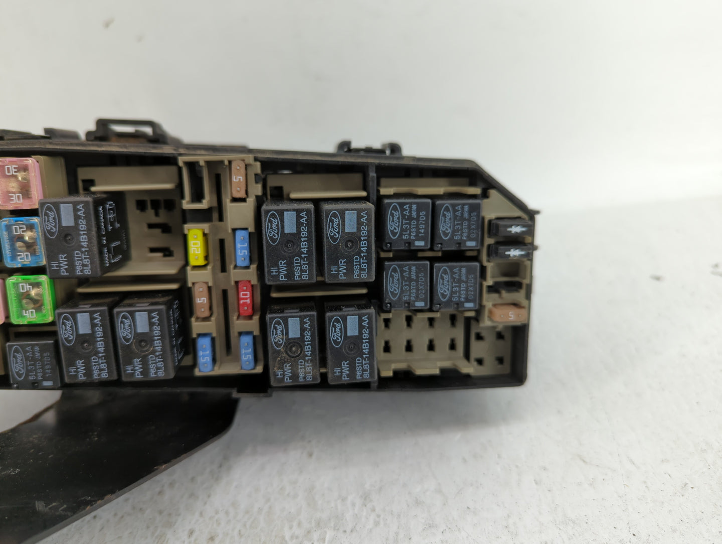 2008-2011 Mazda Tribute Fusebox Fuse Box Panel Relay Module P/N:8L8T-14A003-A Fits Fits 2008 2009 2010 2011 OEM Used Auto Pa