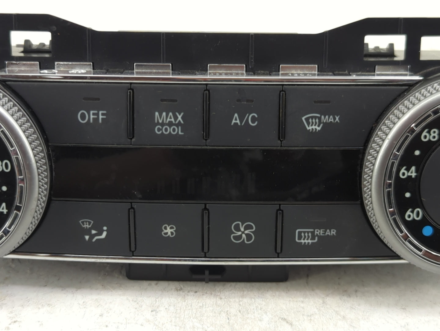 2011 Mercedes-Benz C-Class Climate Control Module Temperature AC/Heater Replacement P/N:2049009304 Fits OEM Used Auto Parts 
