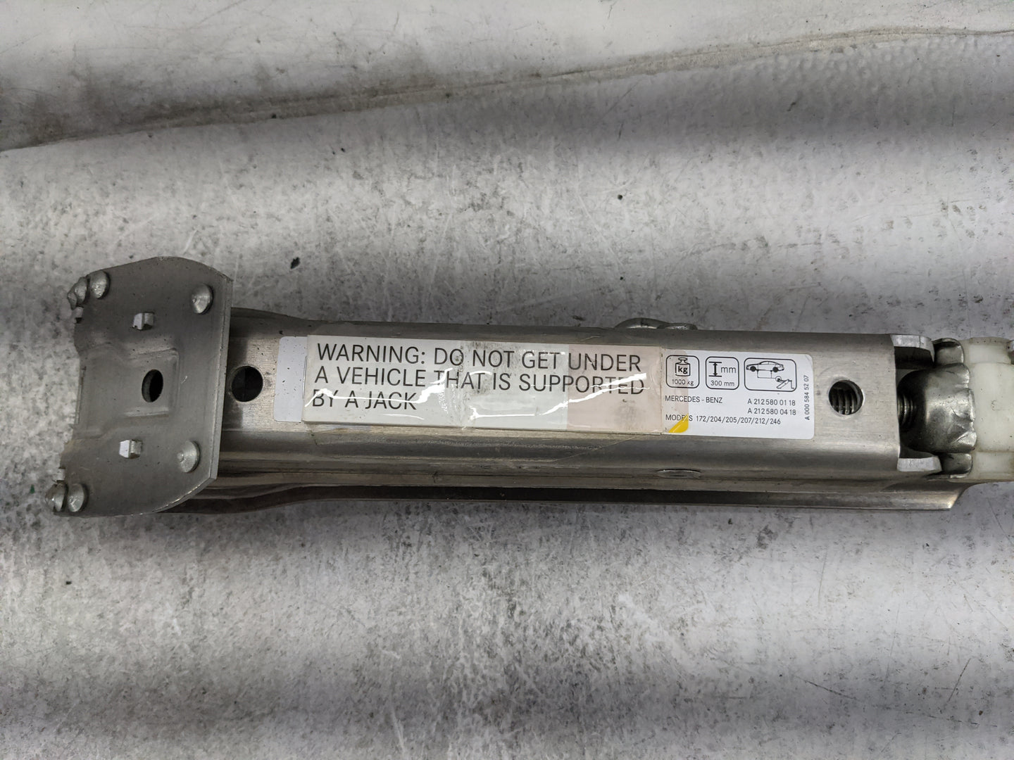 2011 Mercedes-benz C300 Spare Scissor Car Jack - Oemusedautoparts1.com
