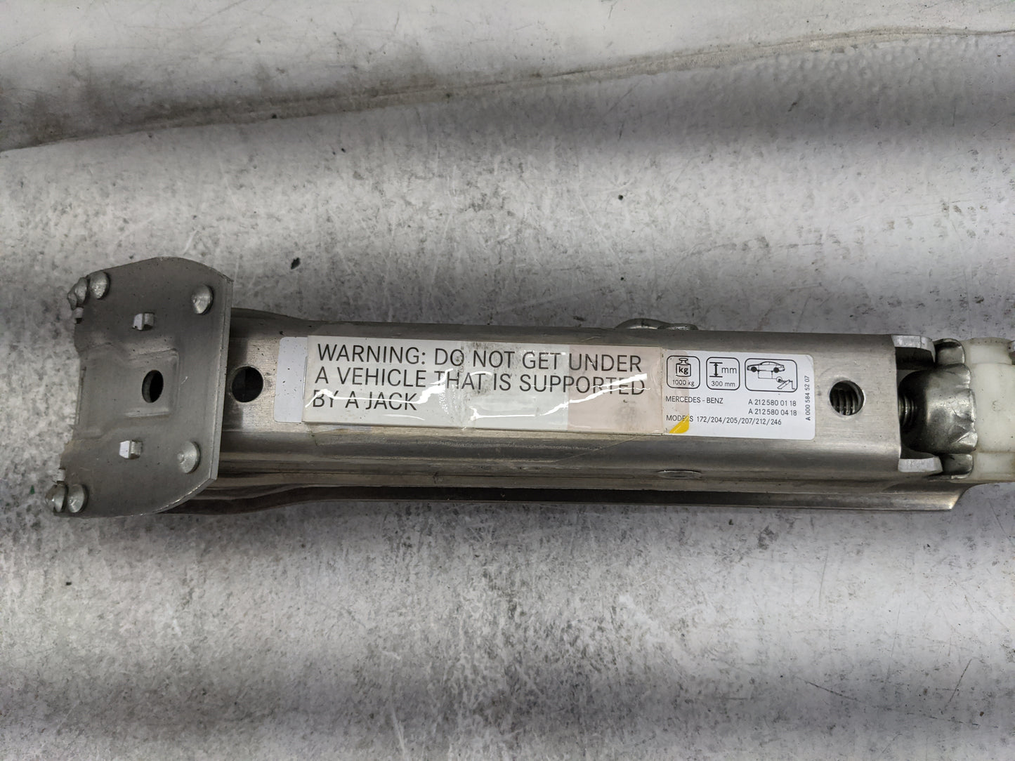 2011 Mercedes-benz C300 Spare Scissor Car Jack - Oemusedautoparts1.com