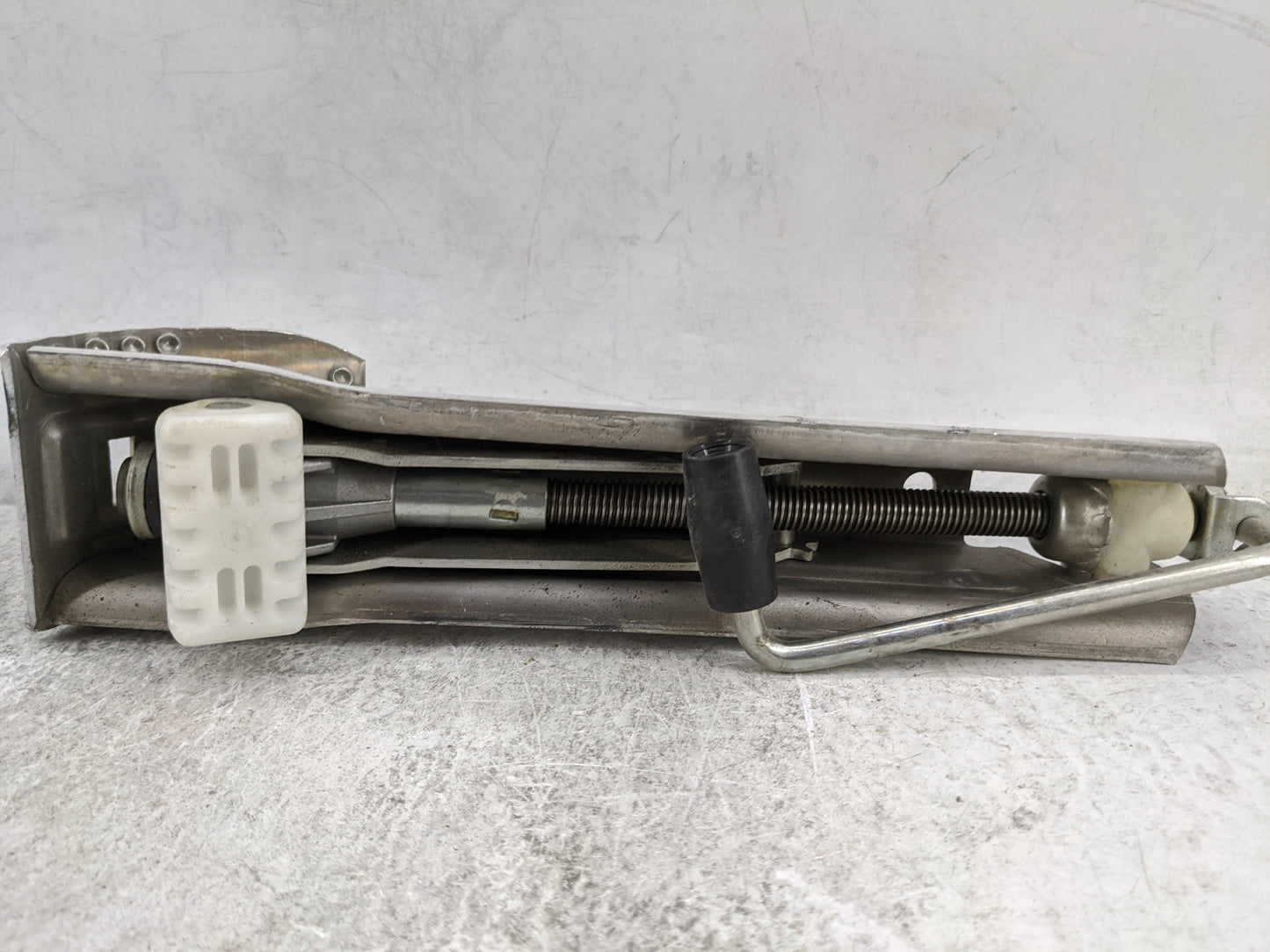 2011 Mercedes-benz C300 Spare Scissor Car Jack - Oemusedautoparts1.com