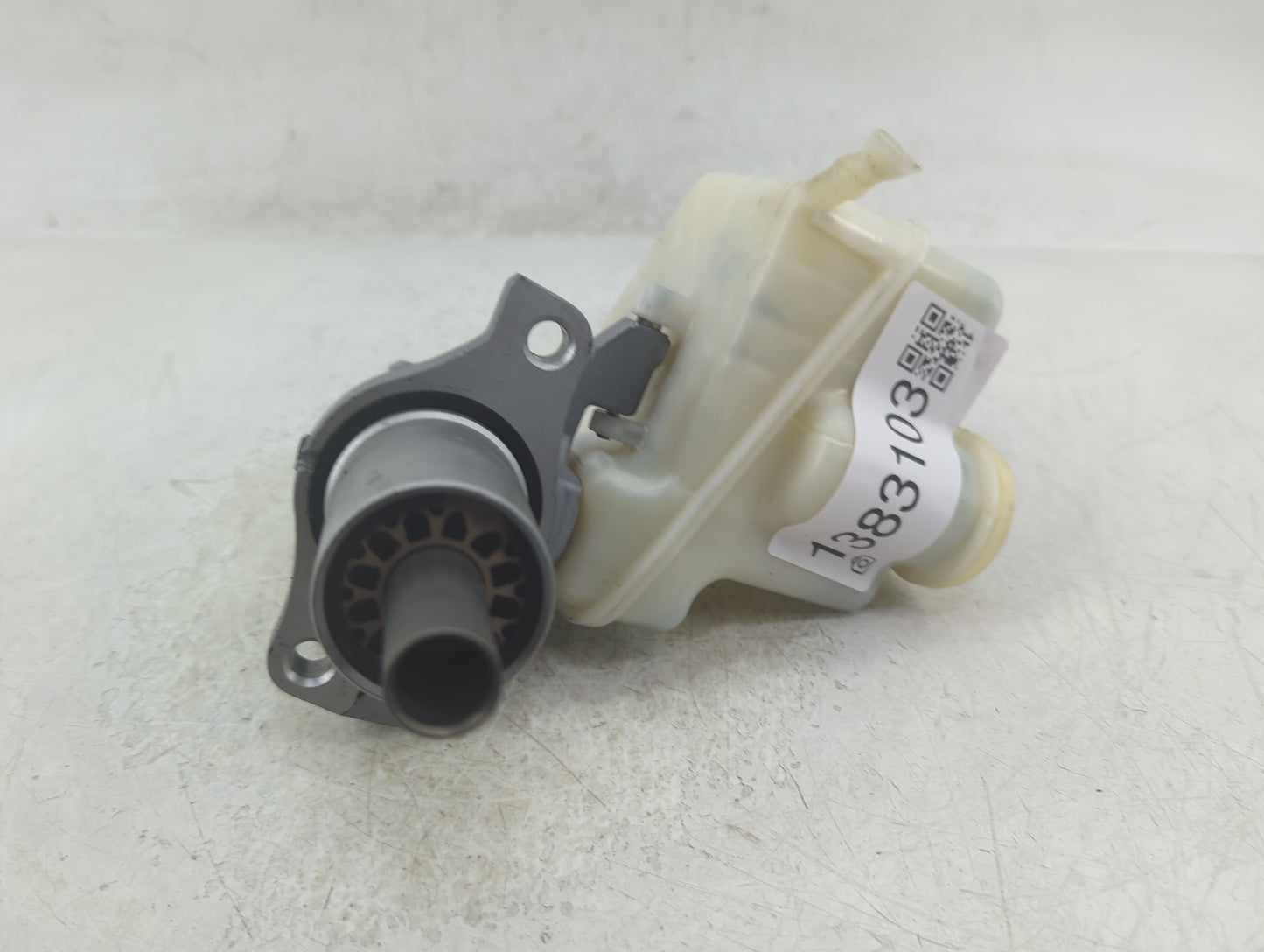 2008-2011 Mercedes-benz C63 Amg Brake Master Cylinder - Oemusedautoparts1.com