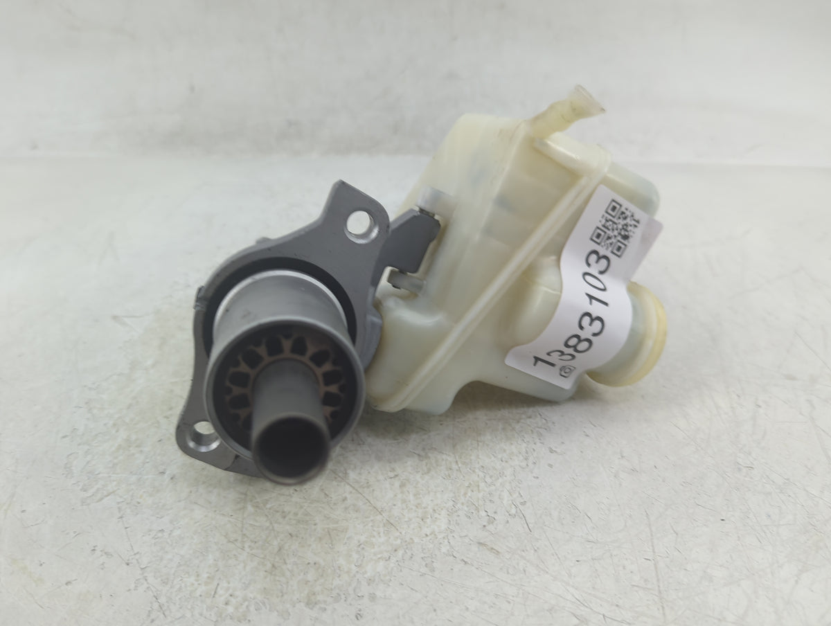 2008-2011 Mercedes-benz C63 Amg Brake Master Cylinder - Oemusedautoparts1.com