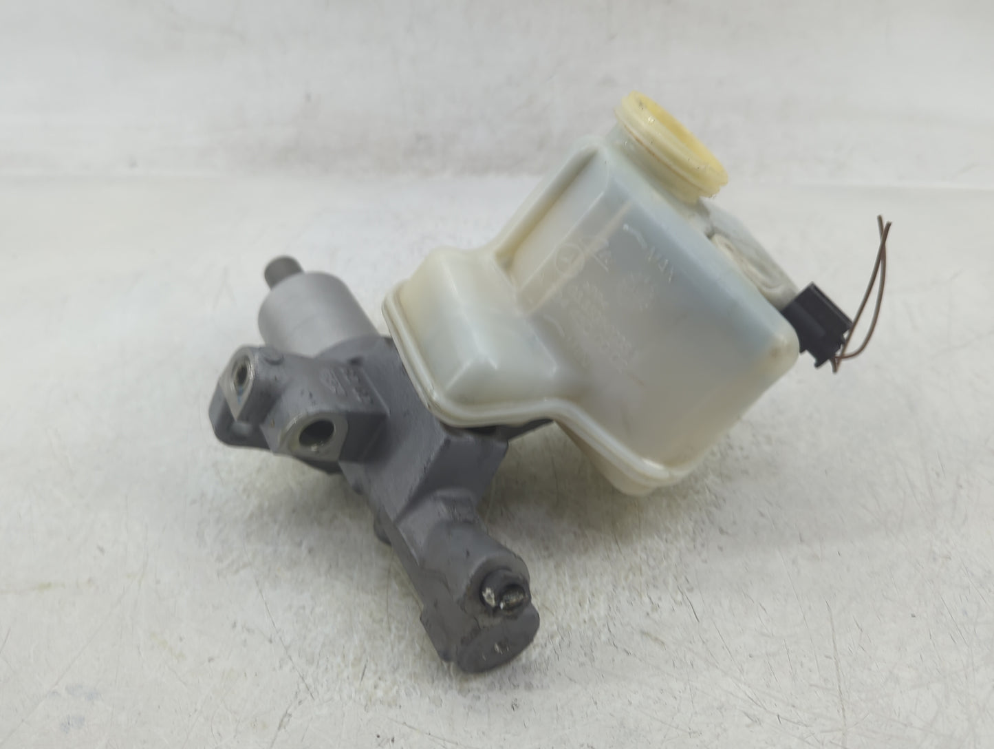 2008-2011 Mercedes-benz C63 Amg Brake Master Cylinder - Oemusedautoparts1.com