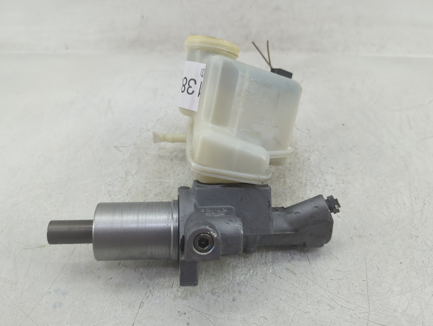 2008-2011 Mercedes-benz C63 Amg Brake Master Cylinder - Oemusedautoparts1.com