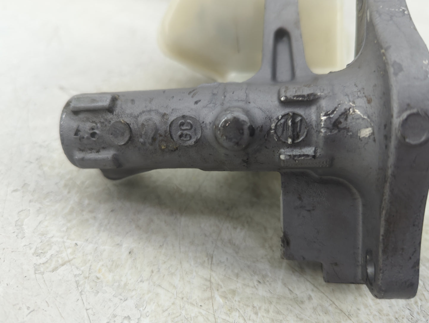 2008-2011 Mercedes-benz C63 Amg Brake Master Cylinder - Oemusedautoparts1.com