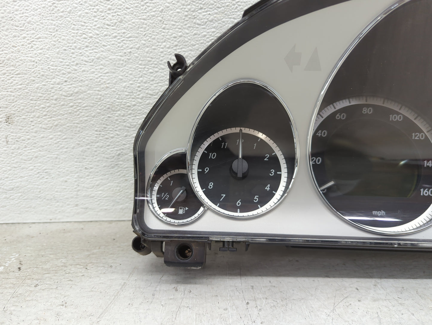 2011 Mercedes-Benz E-Class Instrument Cluster Speedometer Gauges P/N:A2129001910 A2129013500, A2049024102 Miles:136K Fits OE