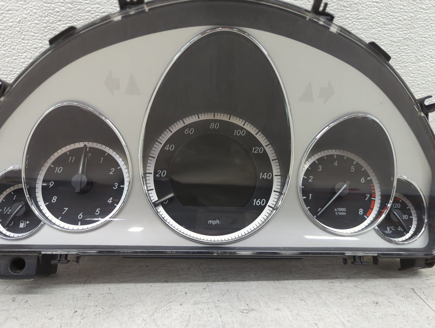 2011 Mercedes-Benz E-Class Instrument Cluster Speedometer Gauges P/N:A2129001910 A2129013500, A2049024102 Miles:136K Fits OE