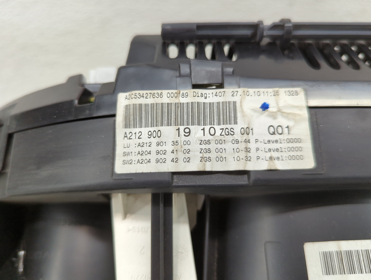 2011 Mercedes-Benz E-Class Instrument Cluster Speedometer Gauges P/N:A2129001910 A2129013500, A2049024102 Miles:136K Fits OE