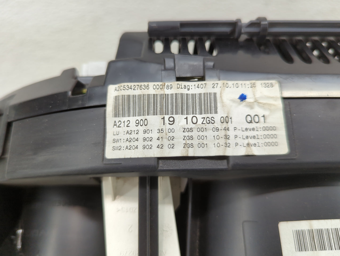 2011 Mercedes-Benz E-Class Instrument Cluster Speedometer Gauges P/N:A2129001910 A2129013500, A2049024102 Miles:136K Fits OE