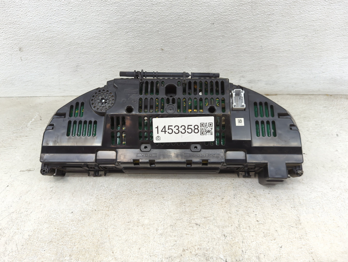 2011 Mercedes-Benz E-Class Instrument Cluster Speedometer Gauges P/N:A2129001910 A2129013500, A2049024102 Miles:136K Fits OE