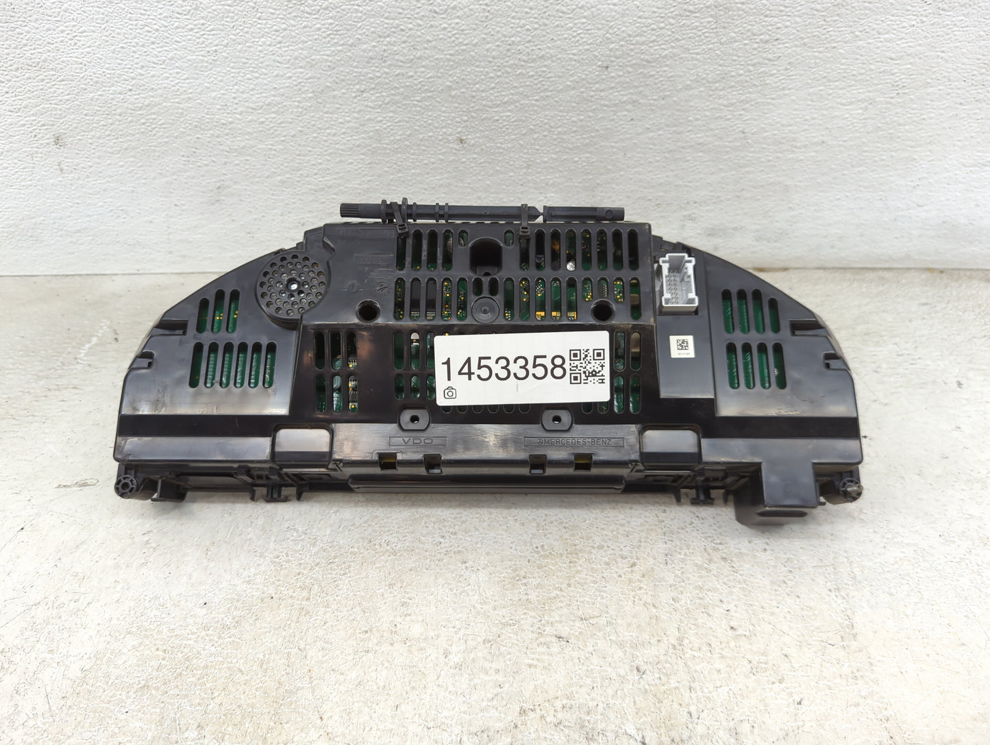 2011 Mercedes-Benz E-Class Instrument Cluster Speedometer Gauges P/N:A2129001910 A2129013500, A2049024102 Miles:136K Fits OE