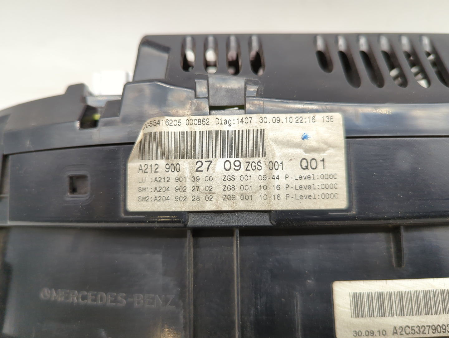 2011 Mercedes-Benz E-Class Instrument Cluster Speedometer Gauges P/N:A2129002709 A2C53416205, A2C53279093 Fits OEM Used Auto