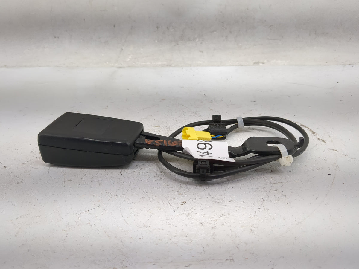 Mercedes-benz E-class Driver Seatbelt Buckle - Oemusedautoparts1.com
